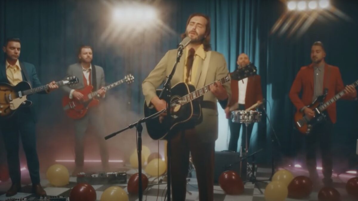 Lord Huron Performs 'Mine Forever' On 'Late Late Show'