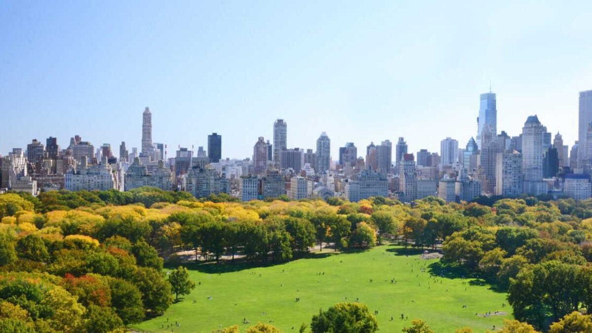 New York City Mayor Taps Clive Davis To Organize Celebratory Central Park 'Mega-Concert'