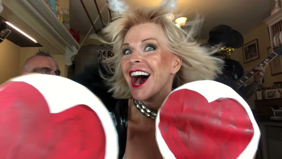 Toyah & Robert's Sunday Lunch - Love In An Elevator