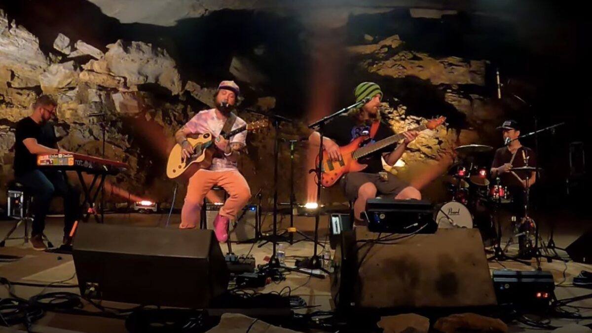 Twiddle Plays Acoustic Set At The Caverns