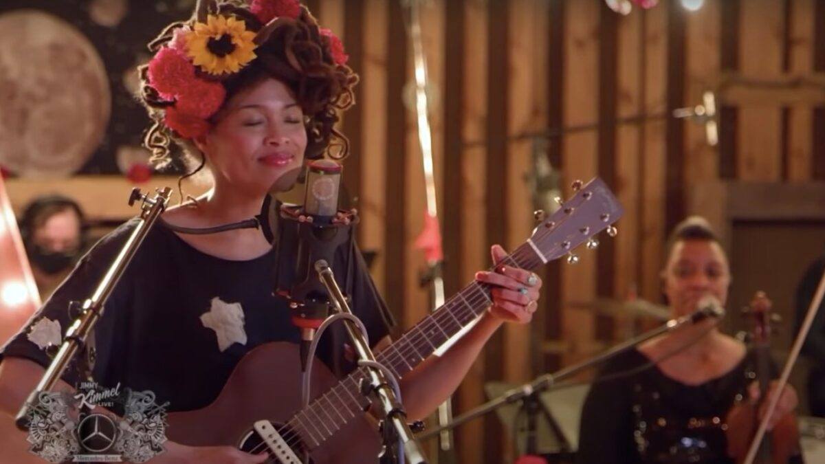 Valerie June Performs ‘Smile’ On ‘Jimmy Kimmel Live’