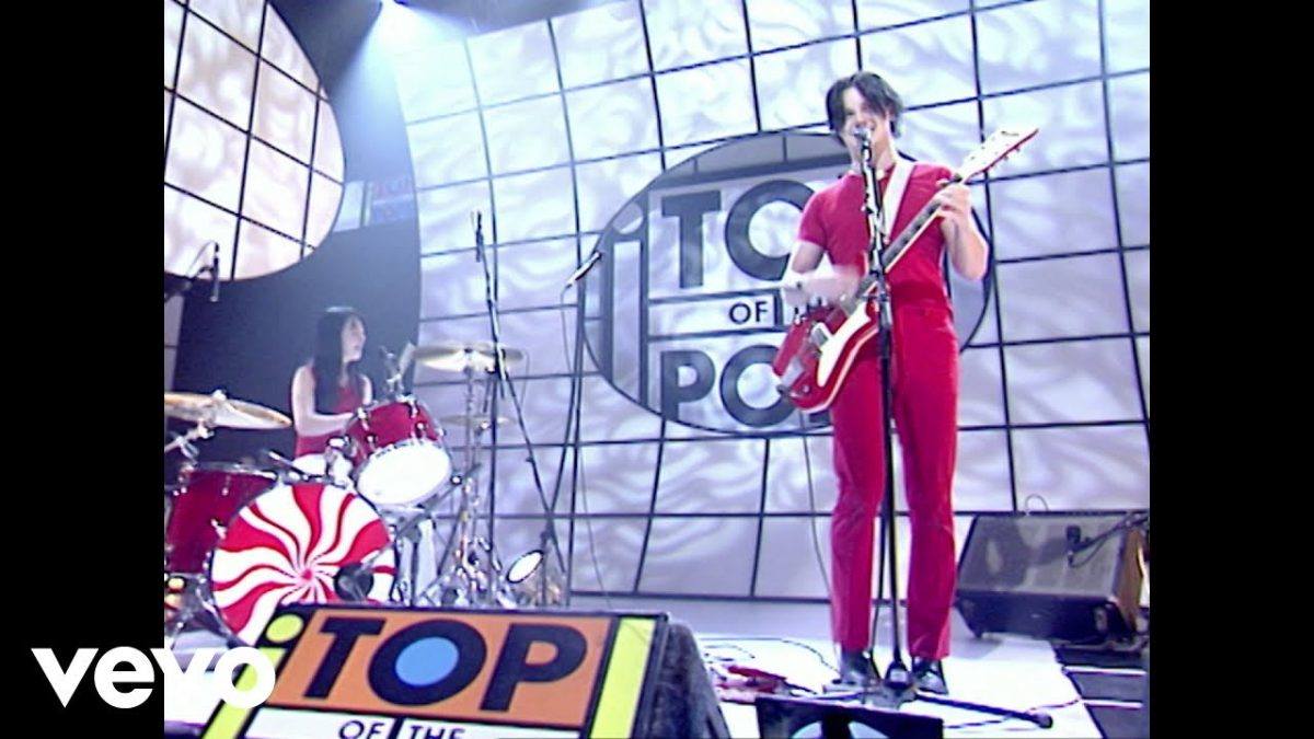 The White Stripes - Fell In Love With a Girl (Live on Top Of The Pops 2002)