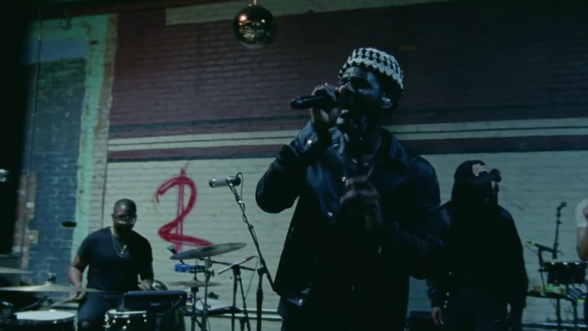 Watch Leon Bridges Perform ‘Motorbike’ Live At Gold-Diggers Sound