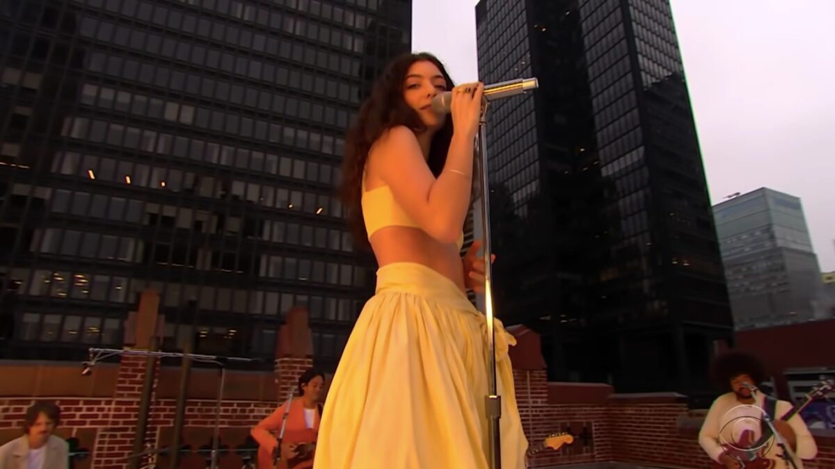 Lorde Debuts ‘Solar Power’ Live On Rooftop For ‘Colbert’