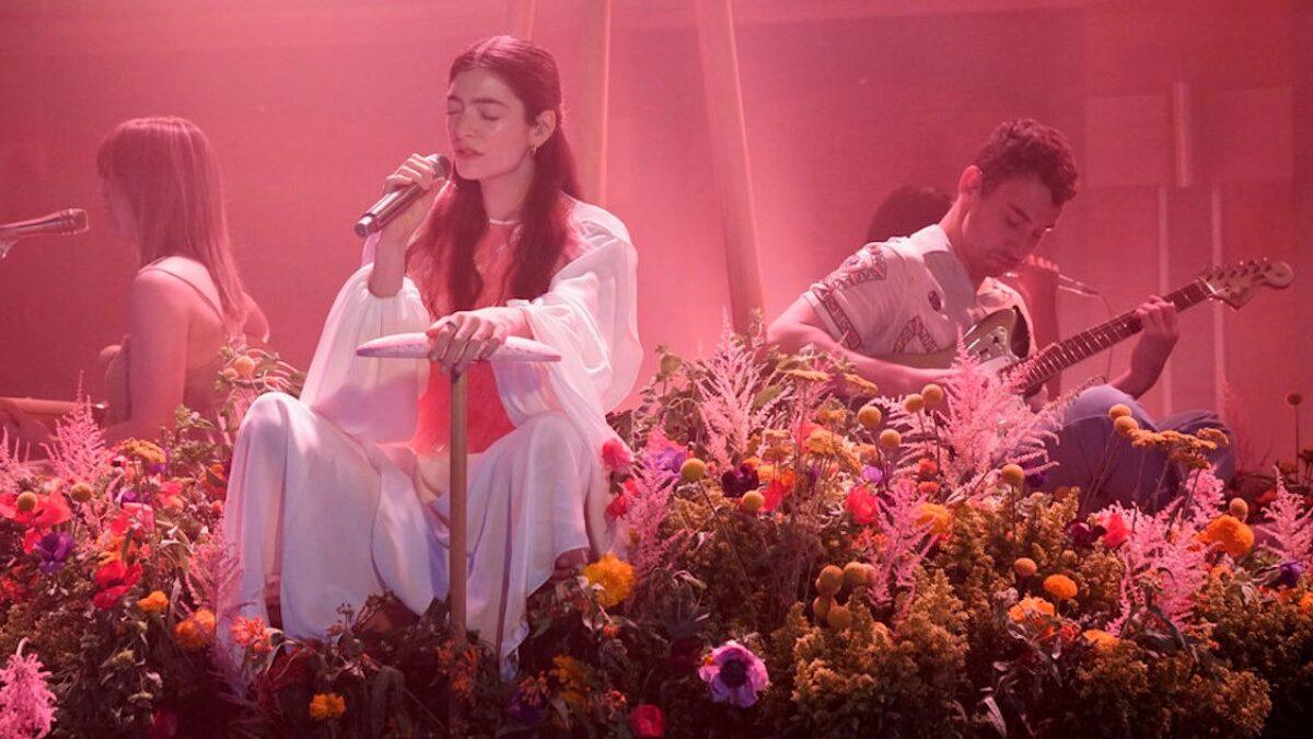 Lorde Appears On ‘Late Night With Seth Meyers’