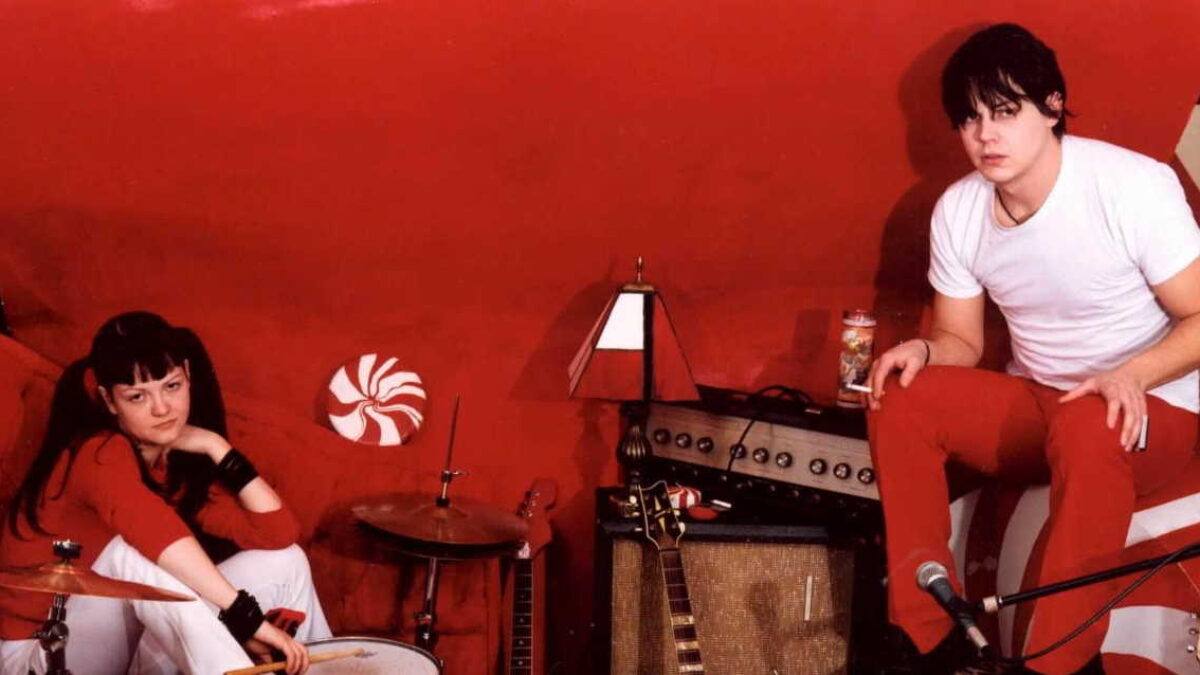 Watch The White Stripes Perform ‘Fell In Love With A Girl’ On ‘Top Of The Pops’ In 2002