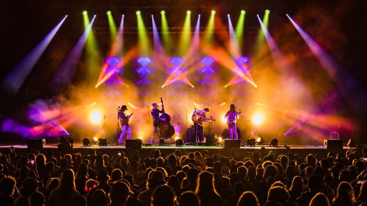 Billy Strings Covers The Doors’ ‘Riders On The Storm’ In New Hampshire