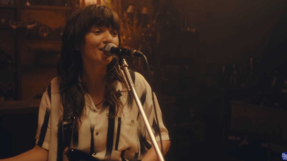 Courtney Barnett Performs ‘Rae Street’ On ‘Fallon’