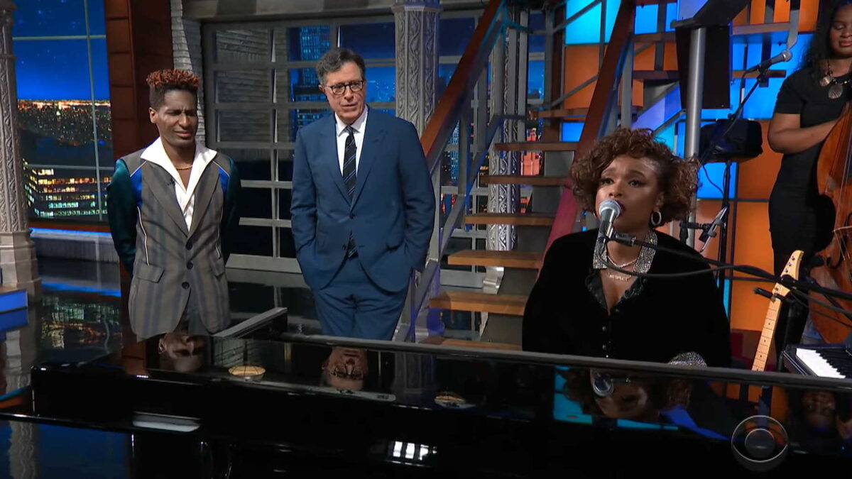 Jennifer Hudson Performs Aretha Franklin Songs On ‘Colbert’