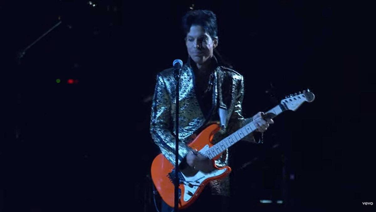 Watch Prince Perform '17 Days' In 2011