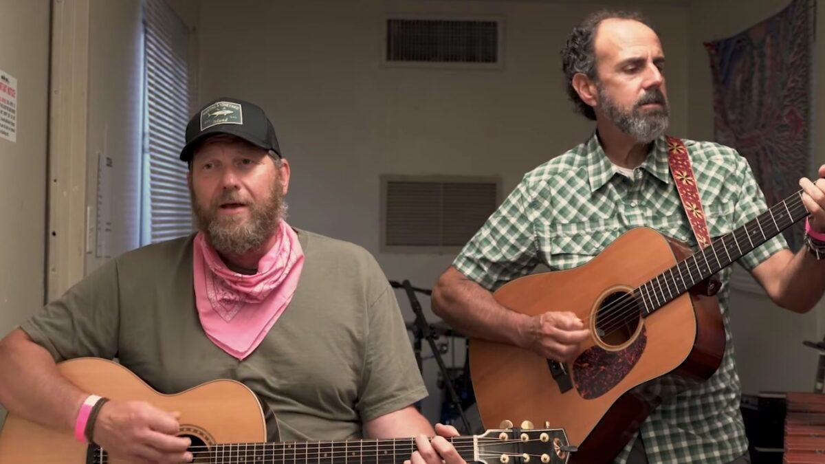 Watch moe.’s Al Schnier & Rob Derhak Cover Little Feat’s ‘Willin’’