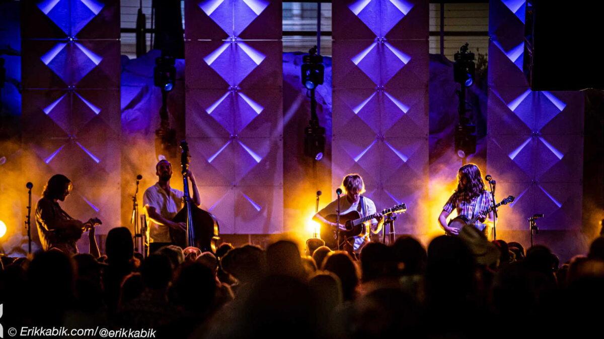 Billy Strings Debuts 'The Gambler' Cover In Las Vegas