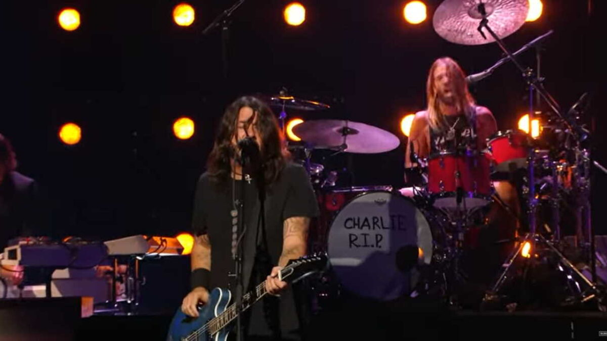 Watch Foo Fighters Perform Medley At MTV VMAs