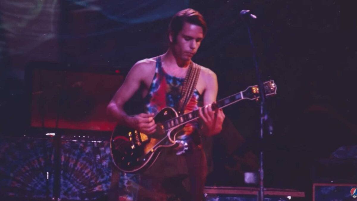 Hear The Grateful Dead Perform ‘Playing In The Band’ In 1971 At St. Louis’ Fox Theatre