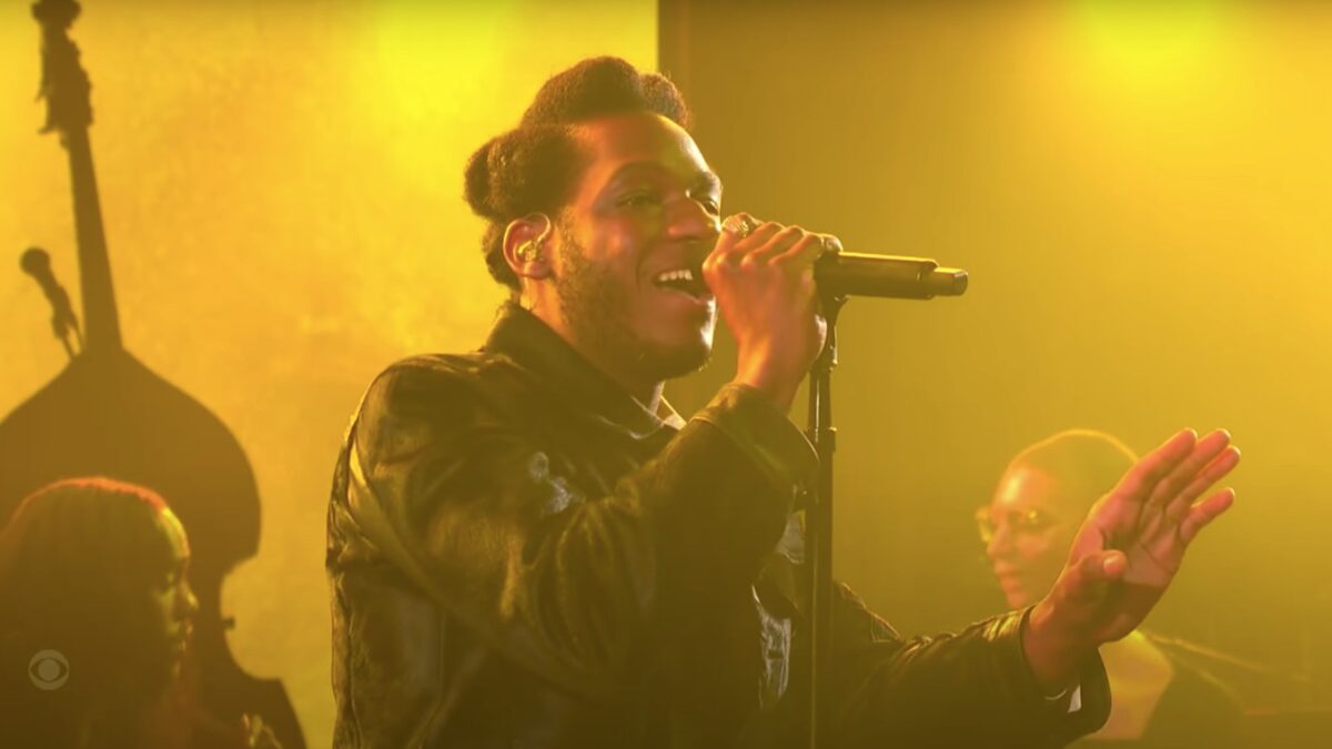 Leon Bridges Performs ‘Motorbike’ On ‘Colbert’