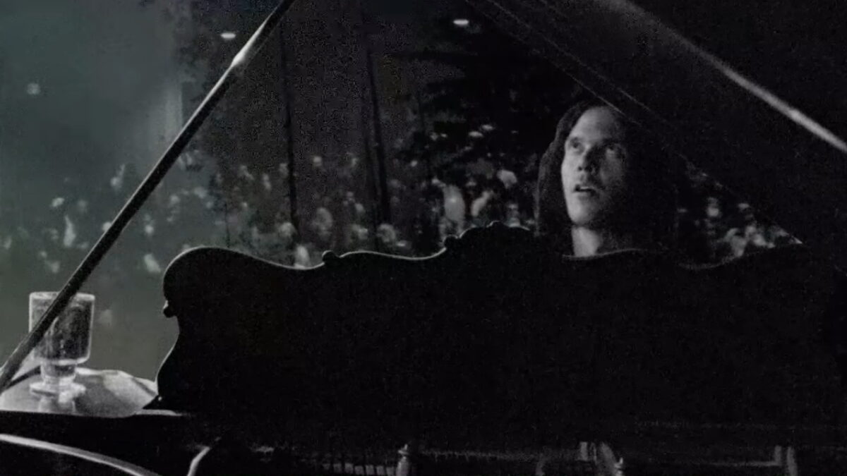 Neil Young Releases ‘See The Sky About To Rain’ 1970 Carnegie Hall Recording