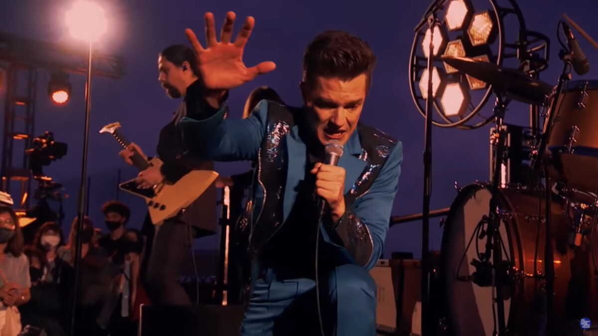 The Killers Perform On 30 Rock Roof For ‘Tonight Show’