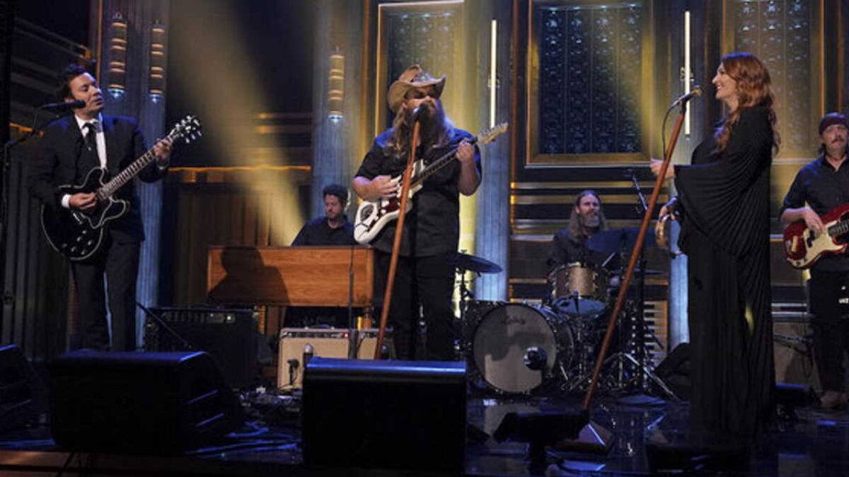 Chris Stapleton Performs ‘You Should Probably Leave’ With Jimmy Fallon On ‘Tonight Show'