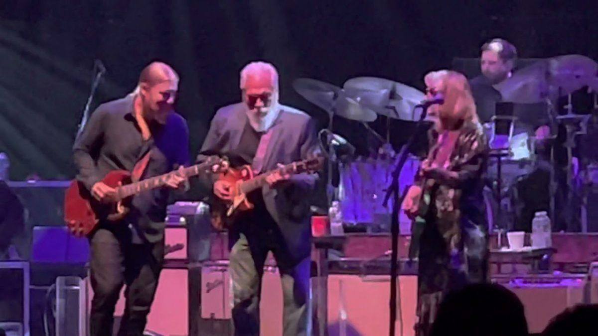 Tedeschi Trucks Band with Jorma at the Beacon NYC 10/6/21 covering Dylan
