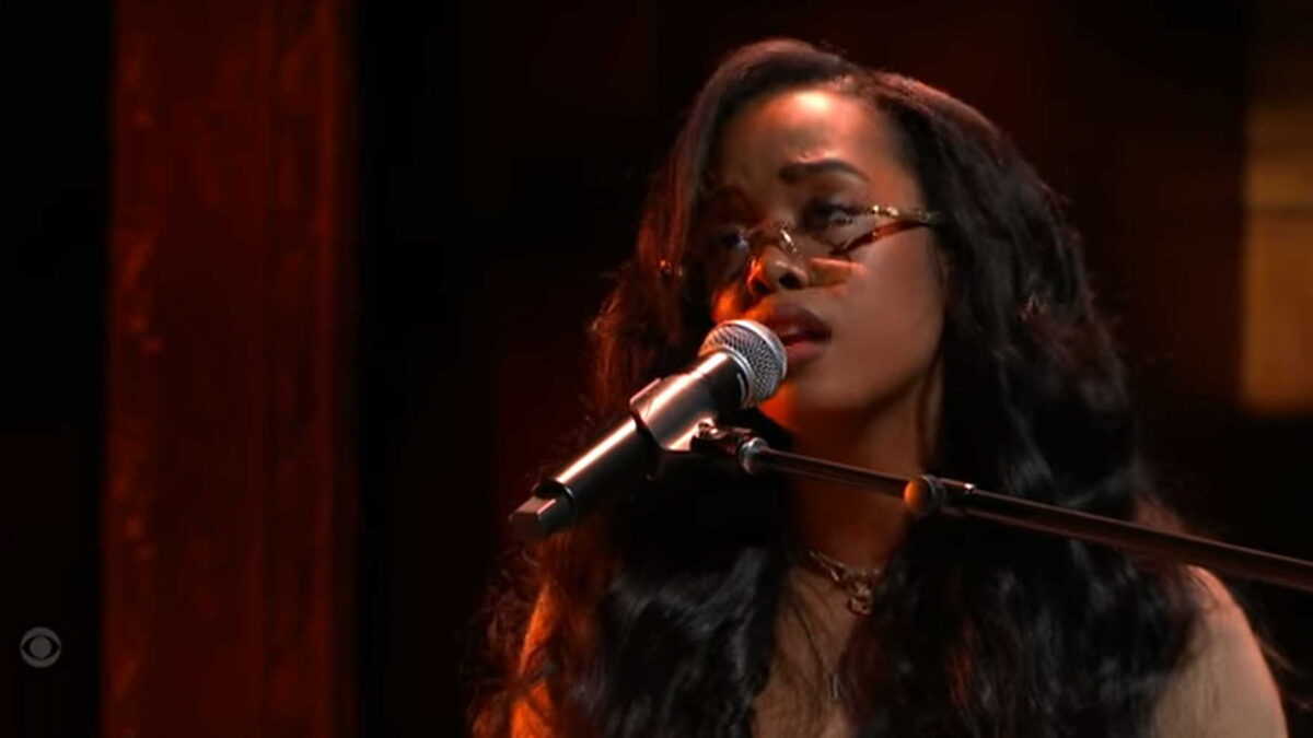 H.E.R. Performs ‘For Anyone’ On ‘Colbert’