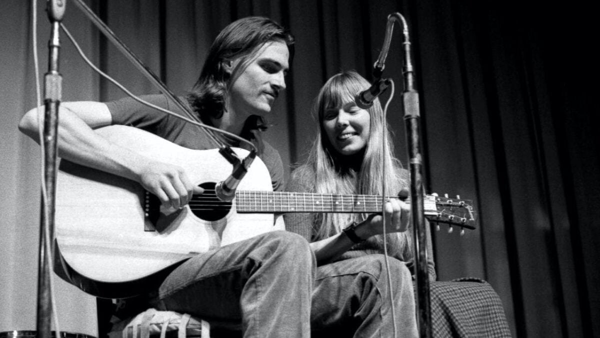 Hear James Taylor & Joni Mitchell’s ‘You Can Close Your Eyes’ Live Duet From 1970