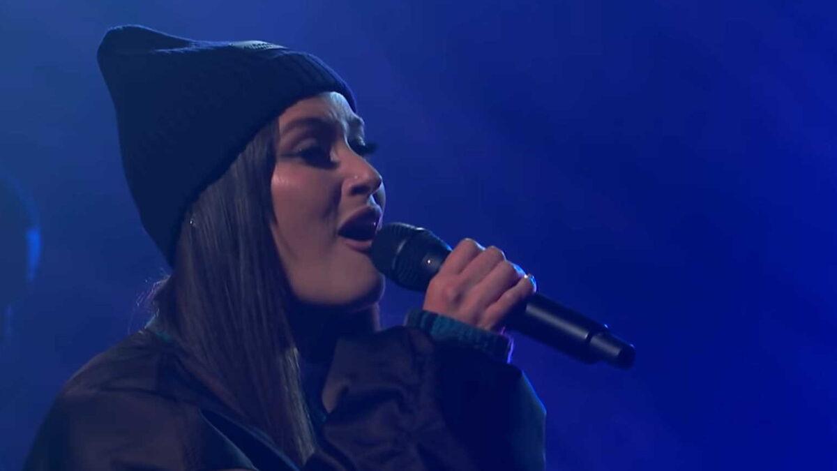 Kacey Musgraves Performs ‘breadwinner’ On Colbert