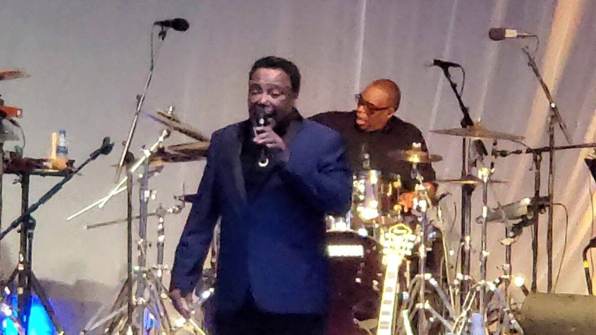 George Benson - Turn Your Love Around - Newport Beach Jazz Festival 20190602 194259