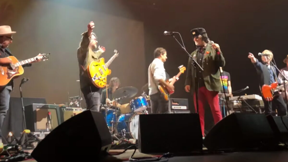 Wilco & Young Fresh Fellows Cover The Beatles In Seattle