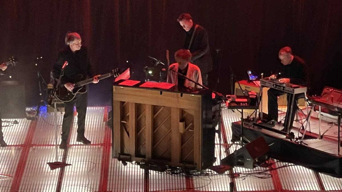 Bob Dylan Dusts Off Grateful Dead Cover In Oakland