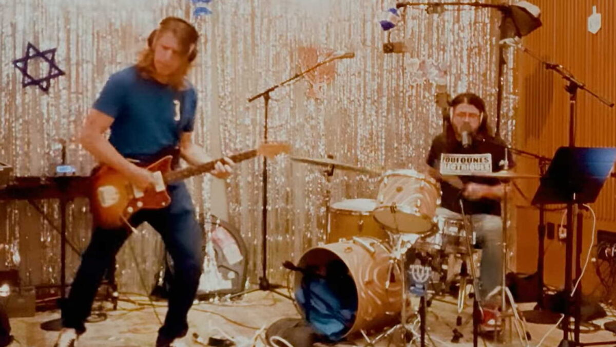 Dave Grohl & Greg Kurstin Cover Ramones For ‘Hanukkah Sessions’