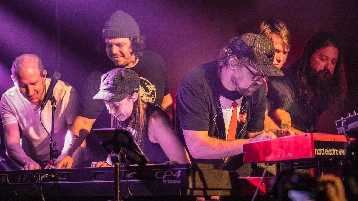 Greensky Bluegrass Closes Run With Holly Bowling In Seattle