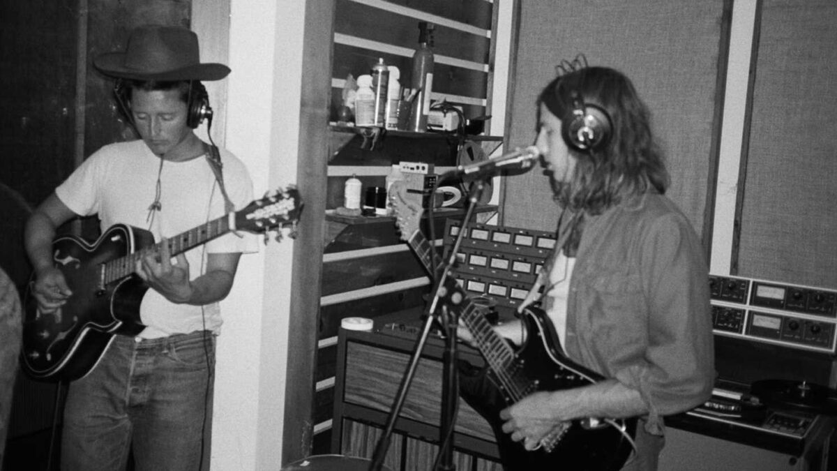 Mapache Covers Stevie Wonder’s ‘You Are The Sunshine Of My Life’