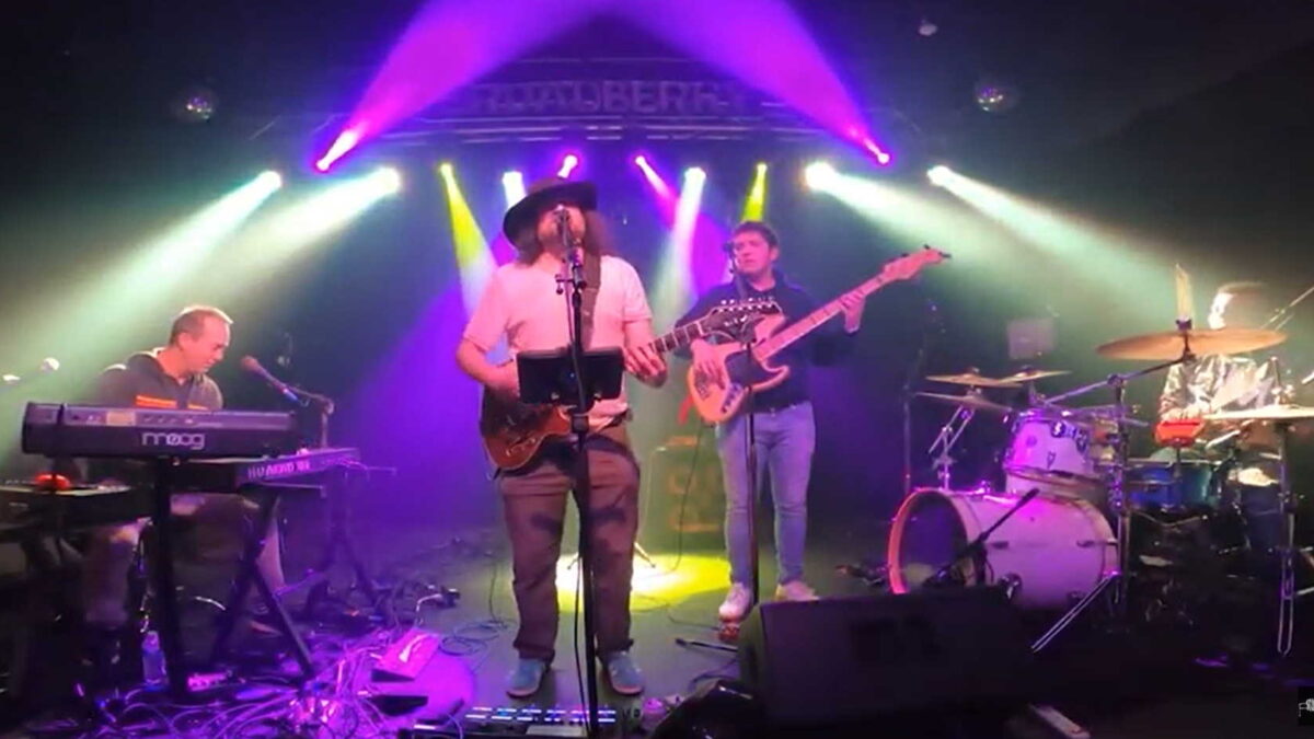 Watch Joel Cummins Join Runaway Gin For ‘Maze’: Pro-Shot Video