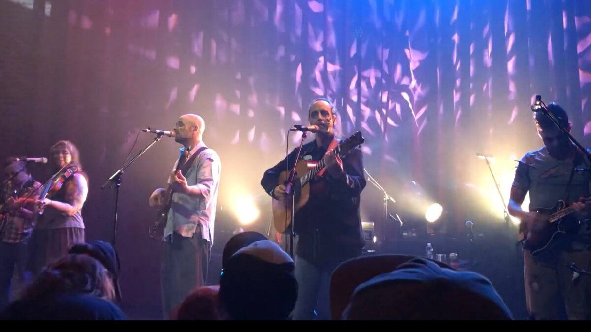 Yonder Mountain String Band Plays Grateful Dead Covers & More On Halloween In Pittsburgh