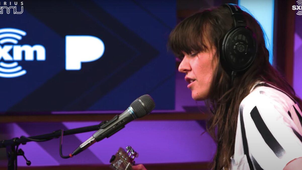 Watch Courtney Barnett Perform ‘Rae Street’ For SiriusXM