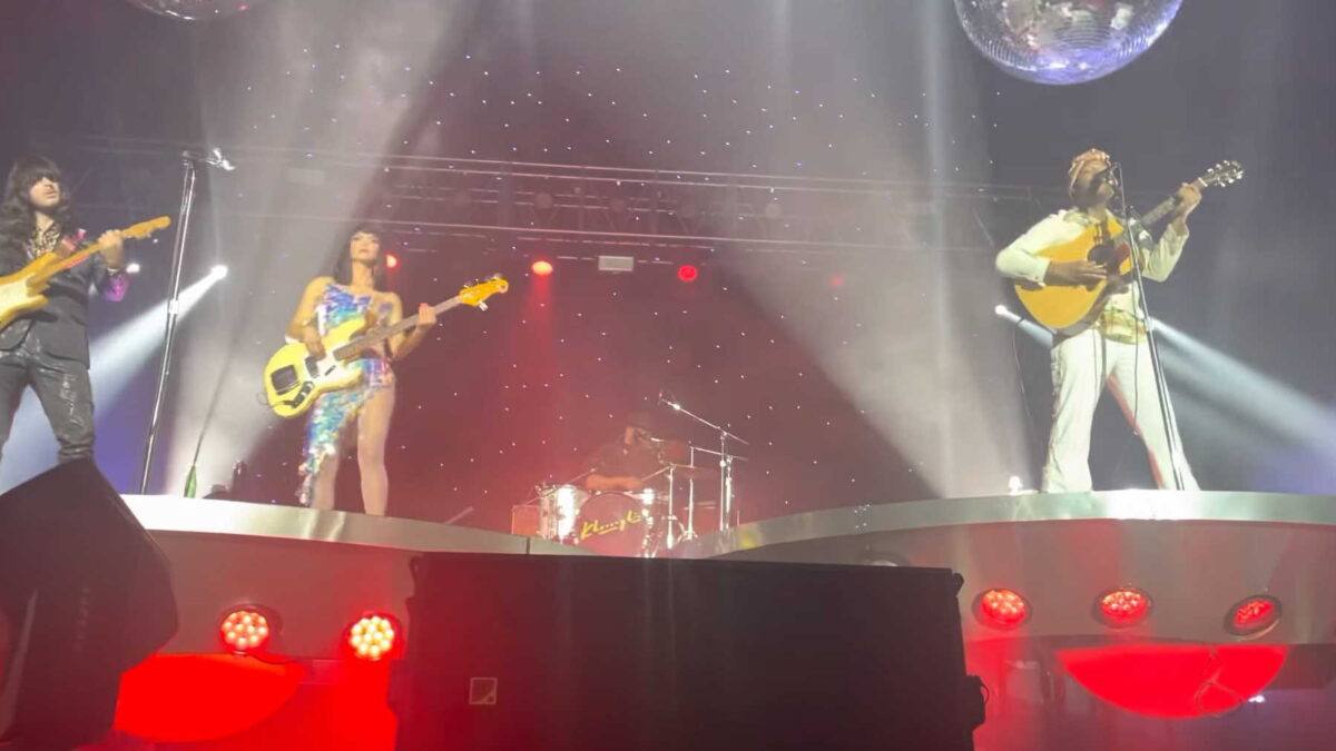 Leon Bridges Joins Khruangbin In Dallas