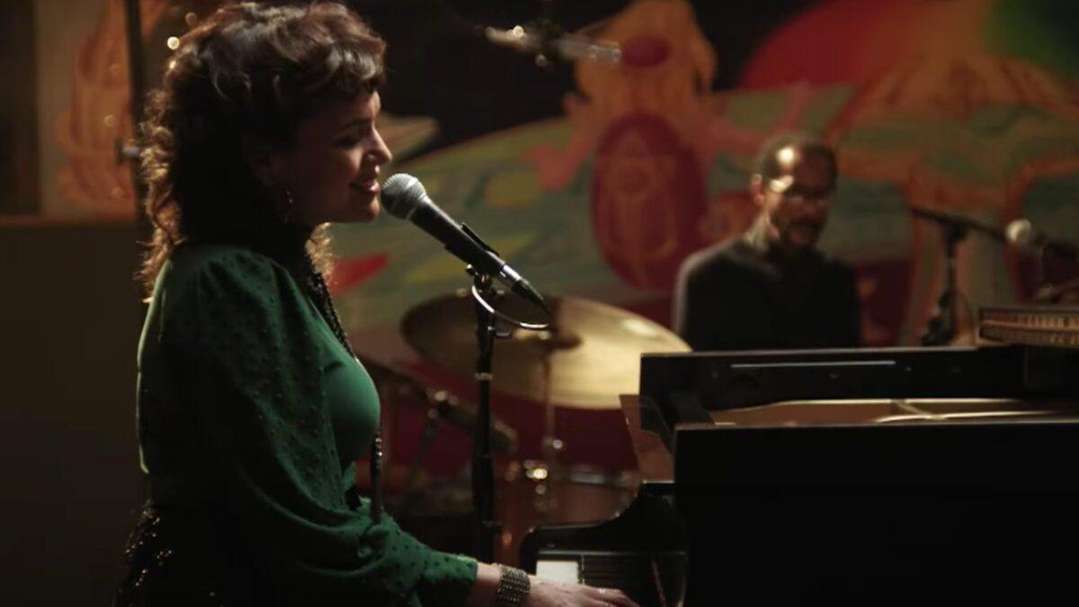 Norah Jones Performs ‘Christmas Calling (Jolly Jones)’ On ‘Today Show’