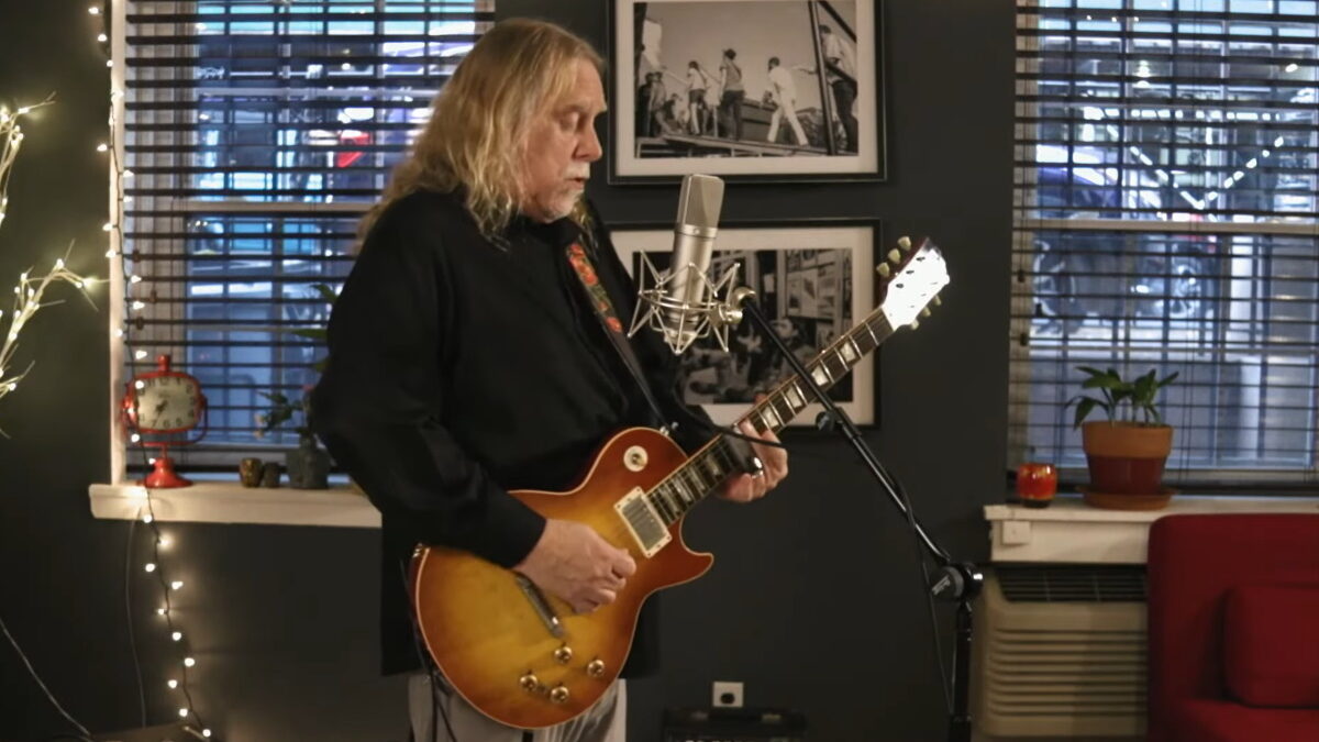 Warren Haynes Performs Live For Paste