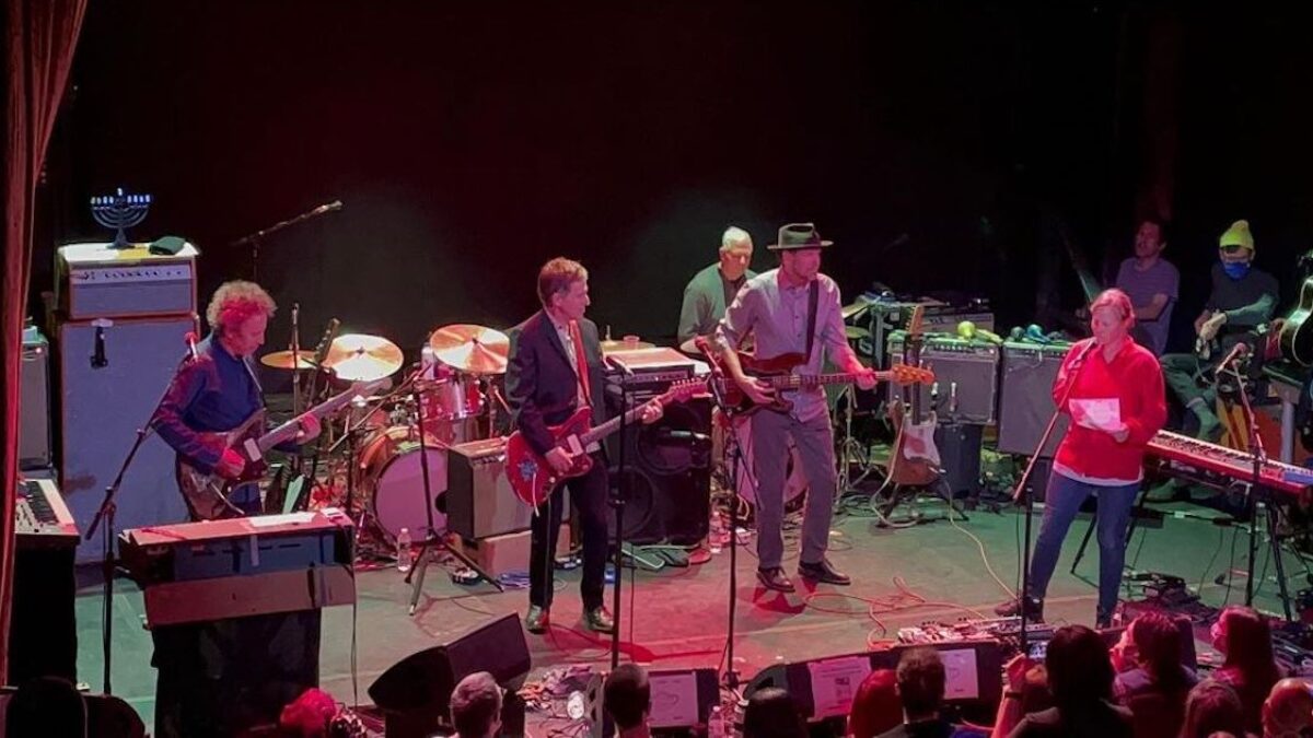 Yo La Tengo Welcomes Dream Syndicate & Others In New York City