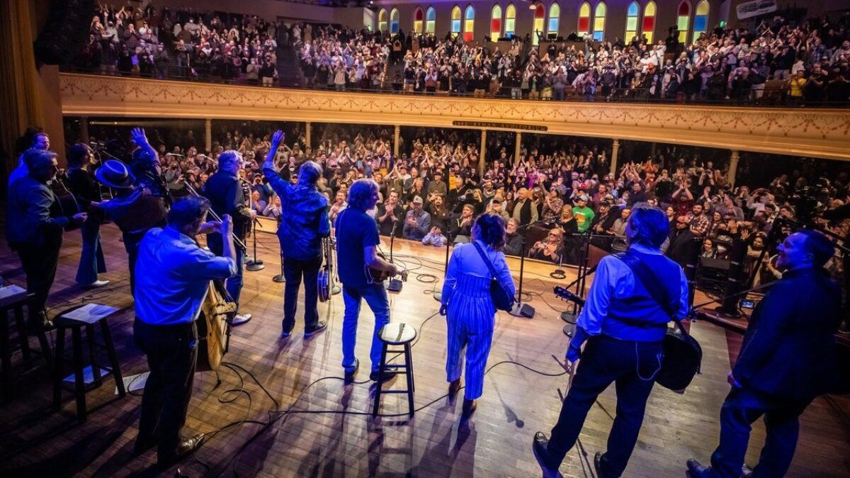 Béla Fleck Celebrates ‘My Bluegrass Heart’ With All-Star Concert At The Ryman