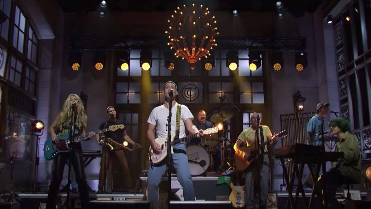 Bleachers Perform ‘How Dare You Want More’ & ‘Chinatown’ On ‘Saturday Night Live’