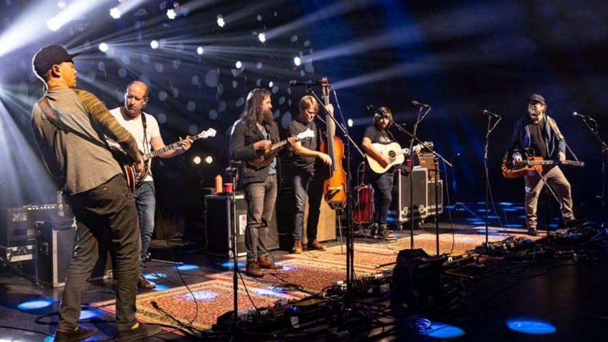 Greensky Bluegrass Welcomes The Infamous Stringdusters' Chris Pandolfi In Philadelphia
