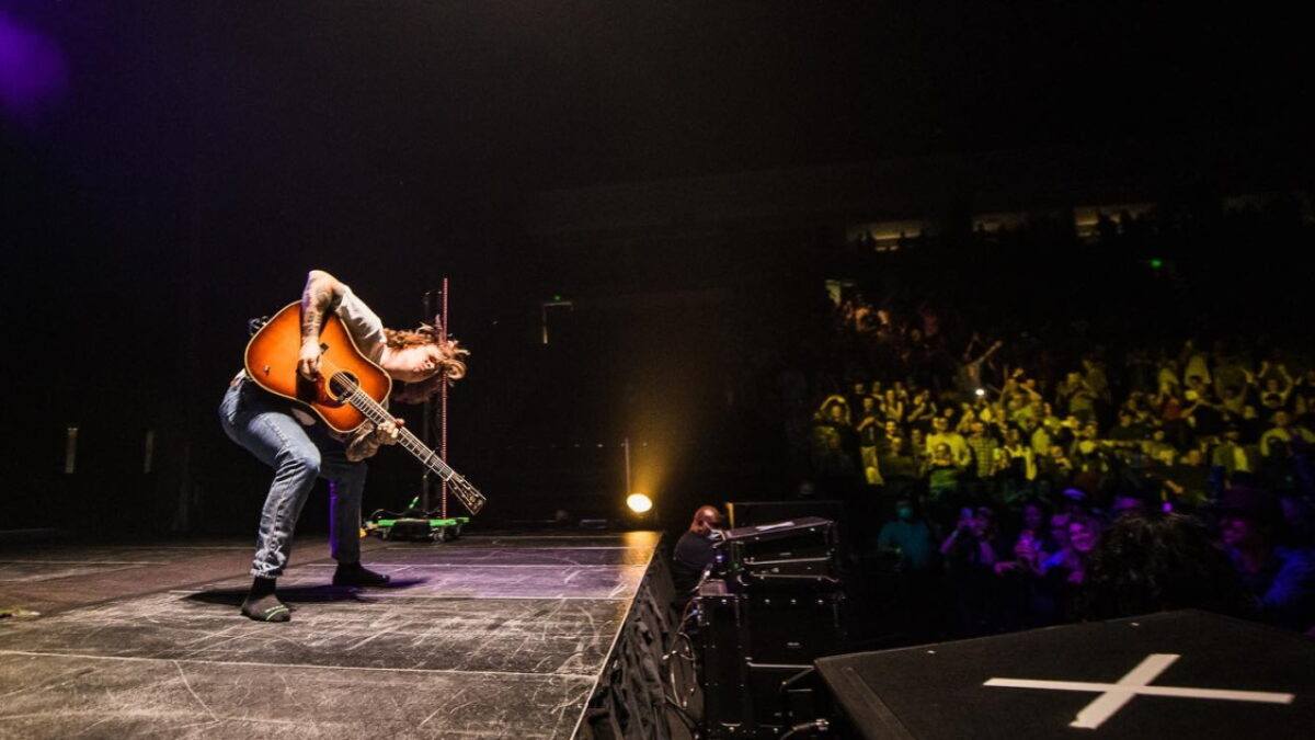 Billy Strings Covers Chuck Berry In Norfolk
