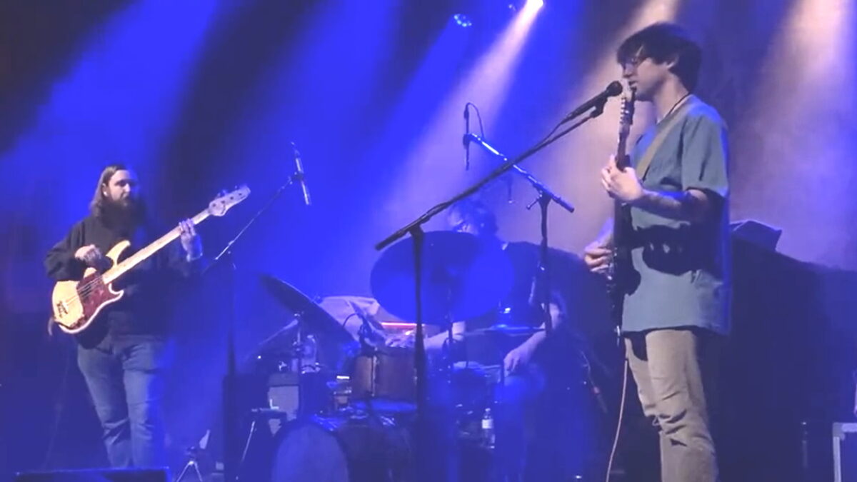 Listen To Ryley Walker Play 23-Minute ‘The Roundabout’ In Seattle