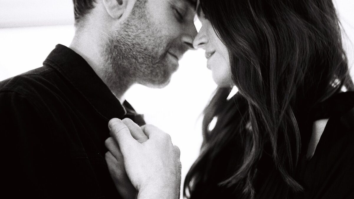 Dawes’ Taylor Goldsmith & Mandy Moore Release New Song ‘Finding You Backwards’