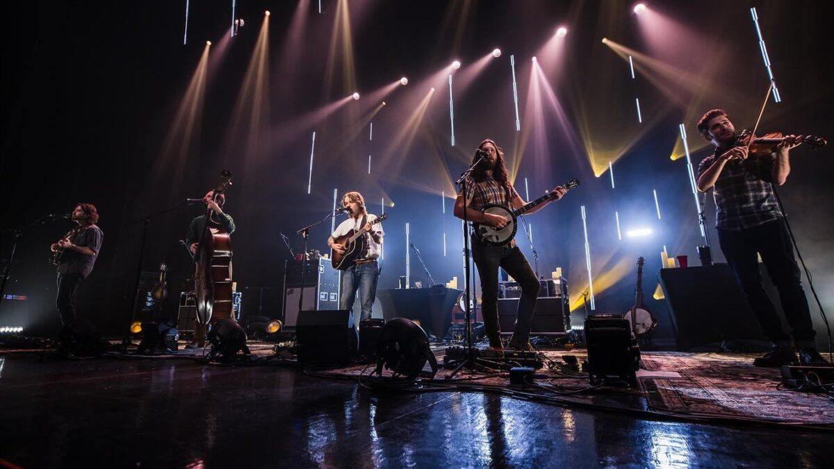 Billy Strings & Alex Hargreaves Close Madison Run