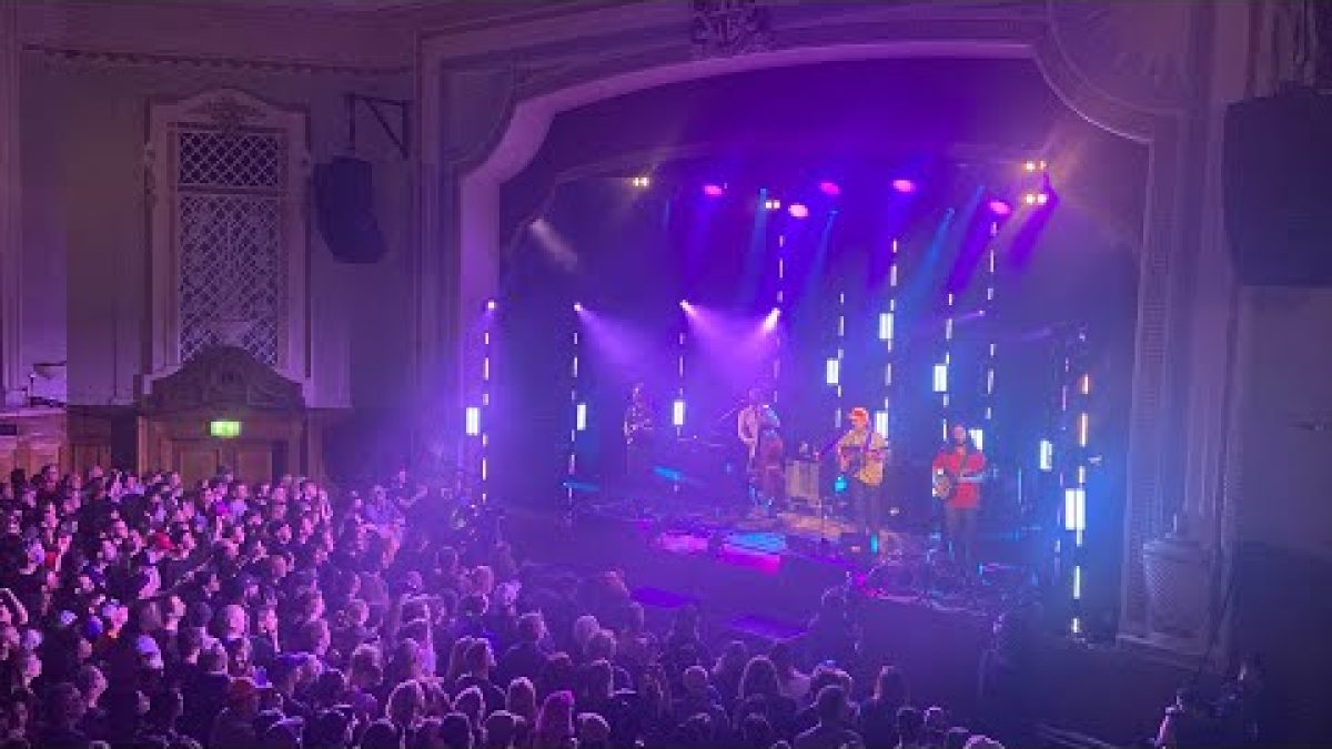 Billy Strings- While I’m Waiting Here into Thunder 3/27/22 Islington Assembly Hall, London UK