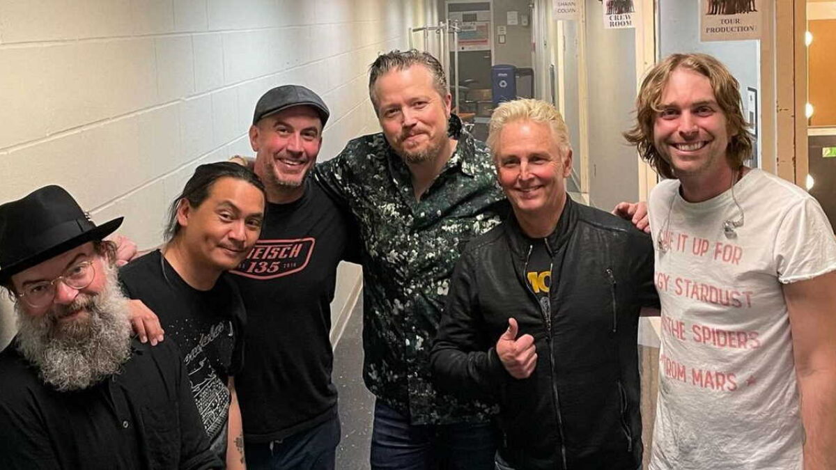 Jason Isbell & The 400 Unit Welcomes Mike McCready In Seattle