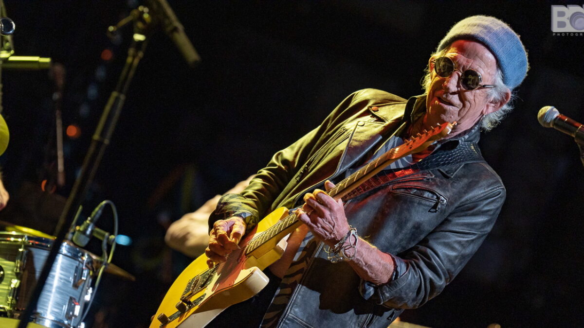 The Time Keith Richards Smashed A Stage Crasher With His Guitar & Kept On Playing