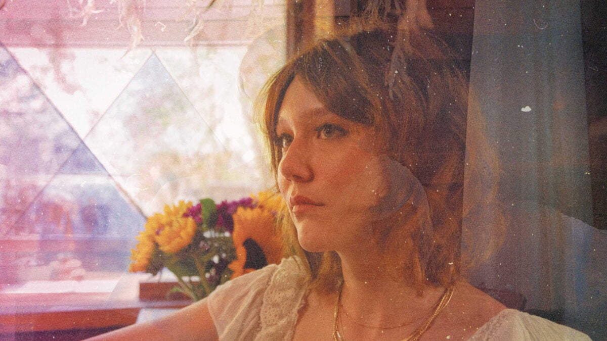 Watch Molly Tuttle Perform ‘Flatland Girl’ At Carter Vintage Guitars